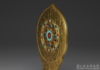 图片[3]-Gilt porcelain monstrance with the Wheel of the Law/ Dharmachakra in fencai painted enamels, Qing dynasty,  Jiaqing reign (1796-1820)-China Archive